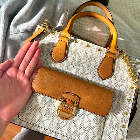 Michael Kors Purse with strap - Picture 4 of 11